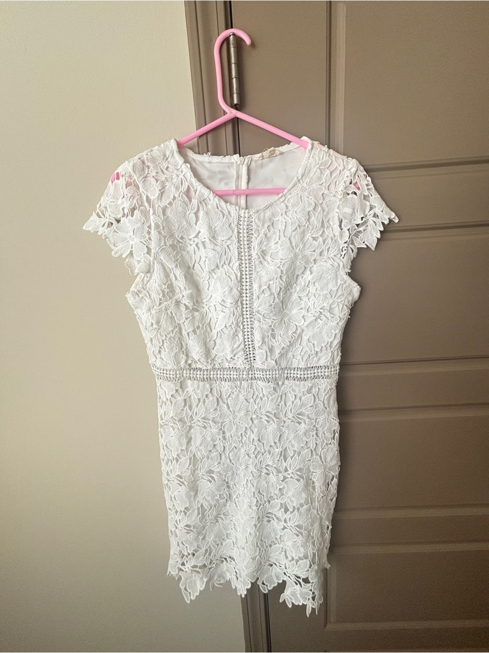 White Floral Lace Cap-Sleeve Bodycon Dress